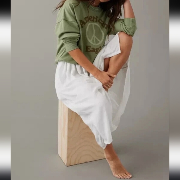 ☮️EUC American Eagle "AE☮️ Graphic Crewneck Sweatshirt" in "Dusty Sage" Medium☮️ - Picture 2 of 11